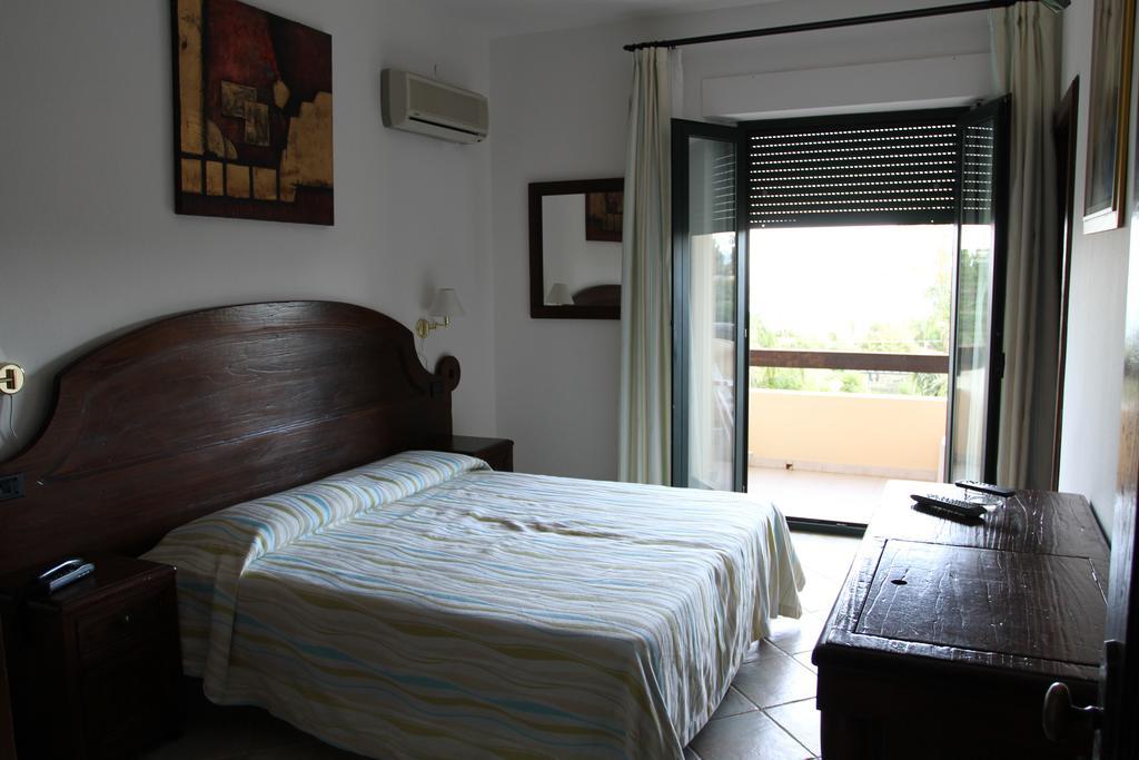 Hotel Mediterraneo Santa Maria Navarrese Habitación foto