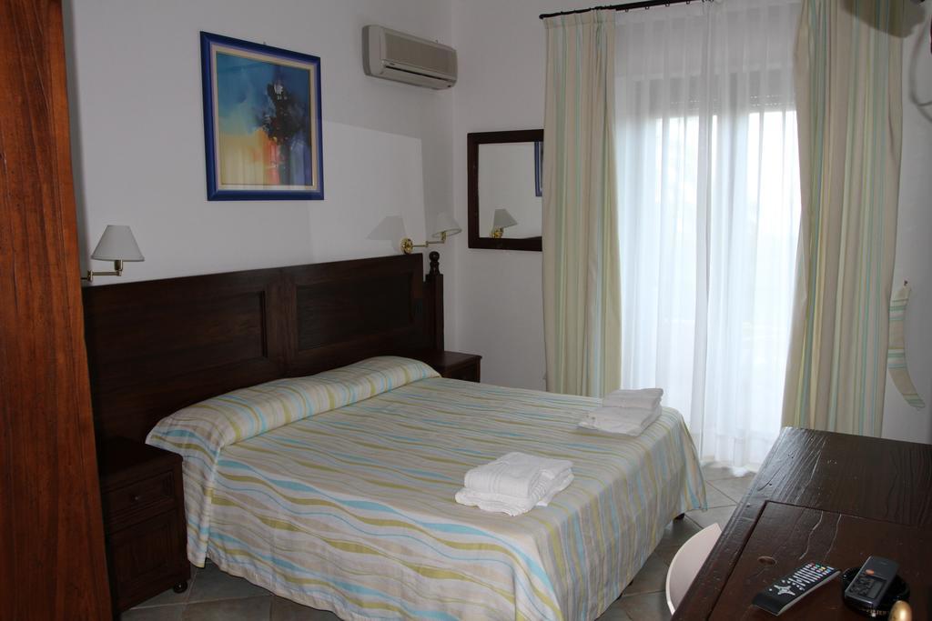 Hotel Mediterraneo Santa Maria Navarrese Habitación foto